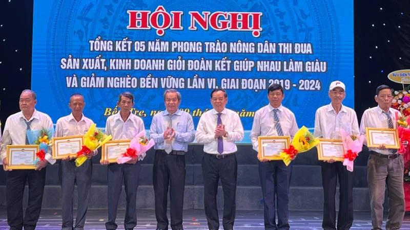 Ban tổ chức tôn vinh nông dân sản xuất, kinh doanh giỏi cấp tỉnh, giai đoạn 2019-2024. (Ảnh: HOÀNG TRUNG)