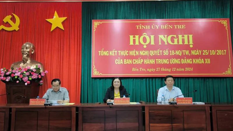 Lãnh đạo tỉnh Bến tre chủ trì Hội nghị tổng kết Nghị quyết số 18 của Ban Chấp hành Trung ương Đảng khóa XII. (Ảnh: HOÀNG TRUNG)