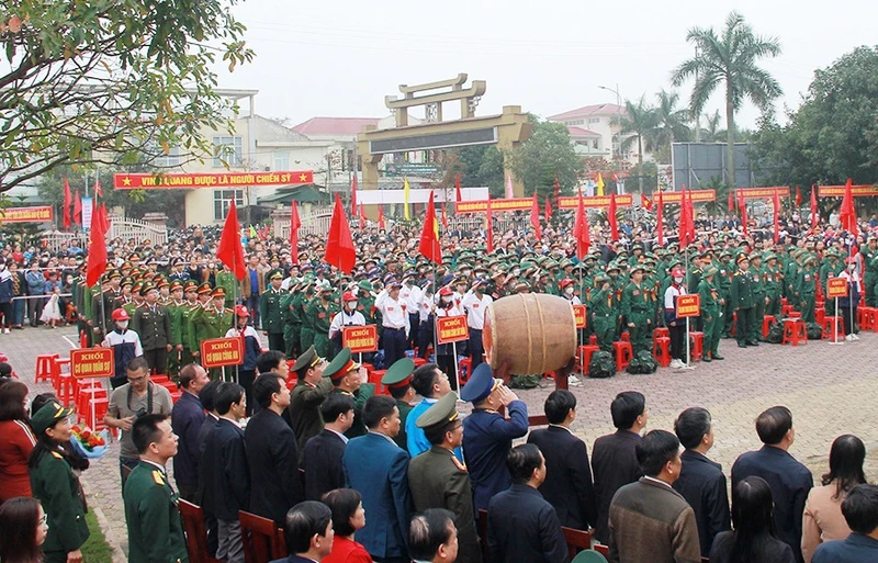 Gần 1.500 thanh niên Hà Tĩnh hăng hái tòng quân trong trong dịp đầu Xuân Quý Mão.