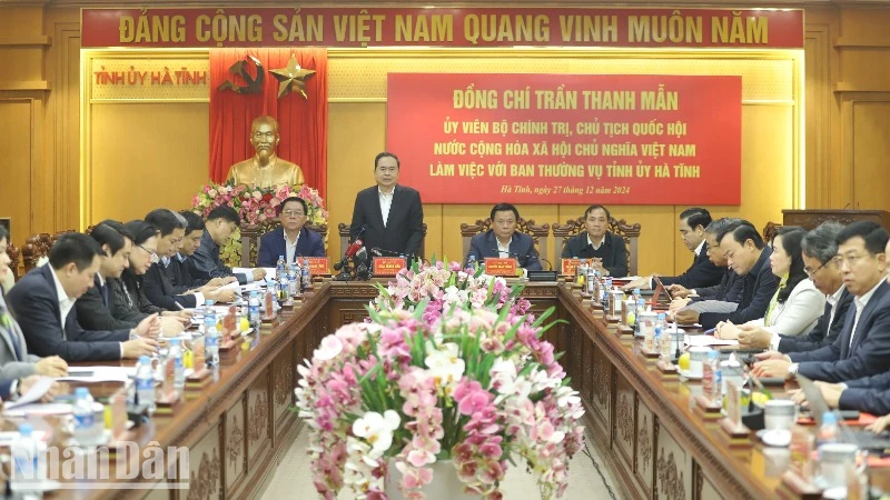 Chủ tịch Quốc hội Trần Thanh Mẫn biểu dương, đánh giá cao những kết quả của Hà Tĩnh đạt được trong thời gian qua.