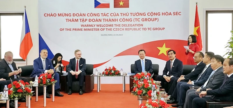 Thủ tướng Cộng hoà Séc làm việc với lãnh đạo tỉnh Quảng Ninh và các doanh nghiệp.