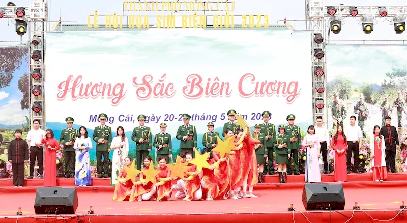 Chương trình nghệ thuật tại Lễ hội hoa sim biên giới năm 2023 được tổ chức ở xã Hải Sơn, Móng Cái.