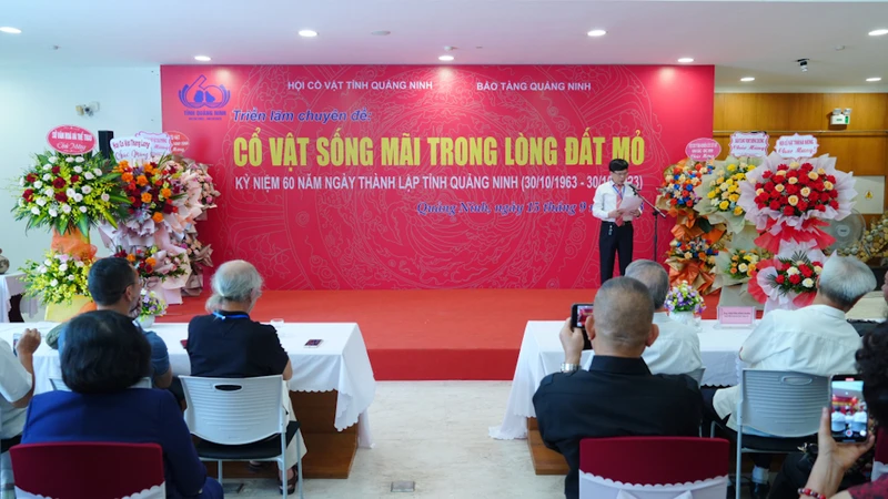 Khai mạc triển lãm "Cổ vật sống mãi trong lòng đất mỏ".