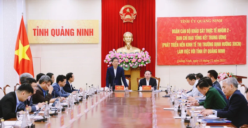 Đoàn khảo sát thực tế làm việc với Tỉnh ủy Quảng Ninh.