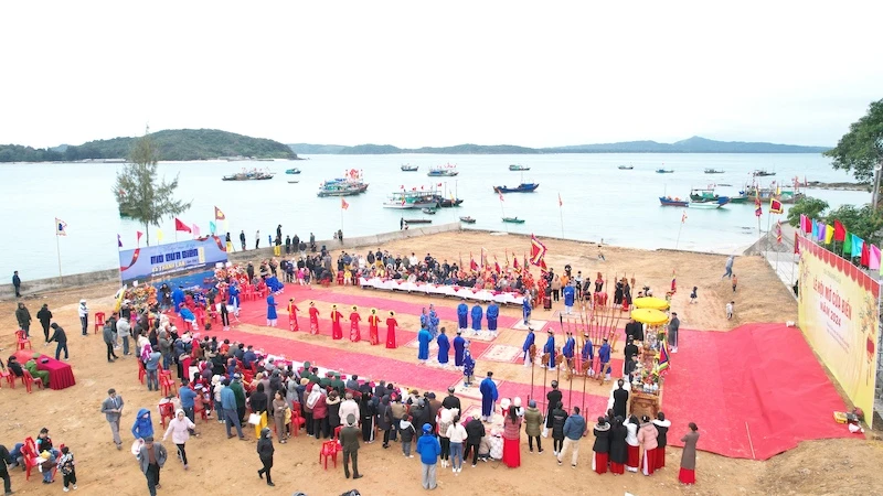 Quang cảnh Lễ hội mở cửa biển tại xã Thanh Lân, huyện Cô Tô, tỉnh Quảng Ninh.
