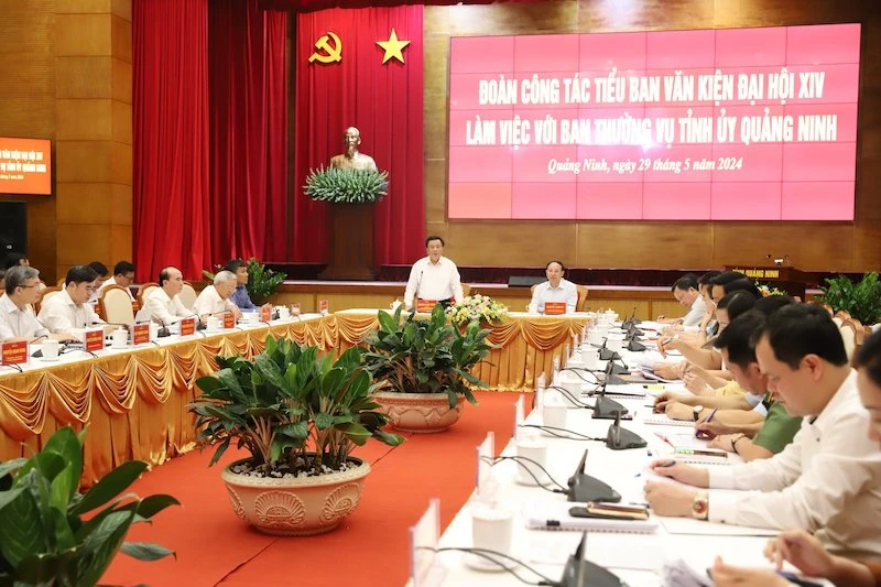Quang cảnh buổi làm việc của Đoàn công tác Tiểu Ban văn kiện Đại hội XIV làm việc với Ban Thường vụ Tỉnh ủy Quảng Ninh.