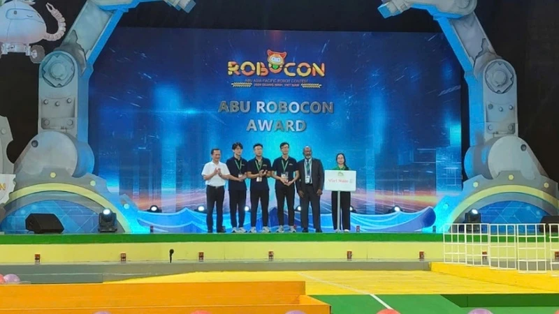 Đội tuyển Việt Nam 1 giành ngôi Á quân ABU Robocon 2024.