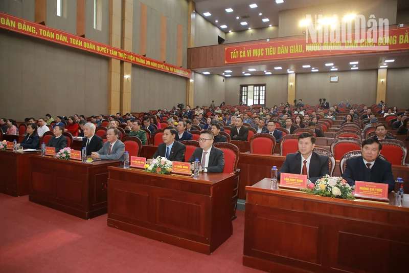 Các đại biểu dự Lễ kỷ niệm 60 năm Ngày thành lập Báo Sơn La.