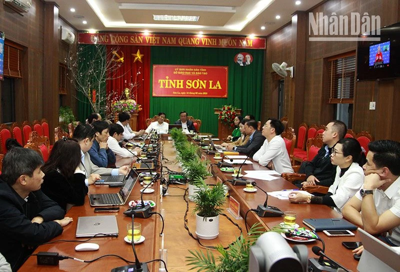 Đại diện Sở Giáo dục và Đào tạo tỉnh, Thành phố Sơn La tham dự hội nghị trực tuyến UNESCO tổ chức công bố 2 thành phố của Việt Nam, trong đó có Thành phố Sơn La được ghi danh vào "Mạng lưới các thành phố học tập toàn cầu".