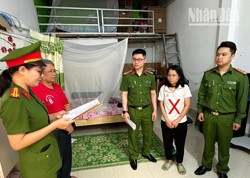 Cơ quan cảnh sát điều tra, Công an tỉnh Sơn La thi hành các quyết định tố tụng đối với Trần Thị Thanh.