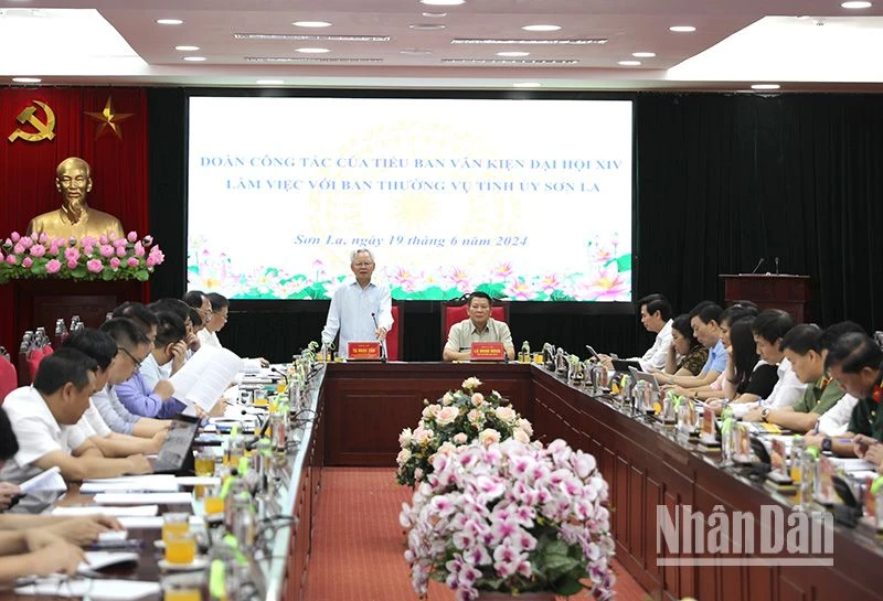 Đoàn công tác của Tiểu ban văn kiện Đại hội XIV làm việc với Ban Thường vụ Tỉnh ủy Sơn La.