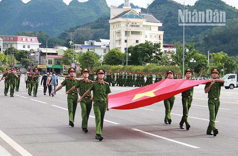 Lực lượng Công an tỉnh Sơn La nghiêm túc luyện tập chuẩn bị cho buổi Lễ ra mắt Lực lượng tham gia bảo vệ an ninh trật tự ở cơ sở.