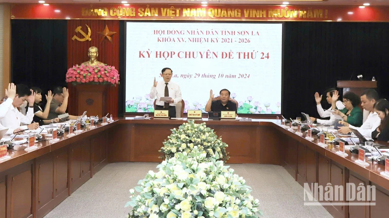 Kỳ họp chuyên đề 24, Hội đồng nhân dân tỉnh Sơn La đã xem xét, thông qua 24 nghị quyết quan trọng thuộc các nhóm lĩnh vực.