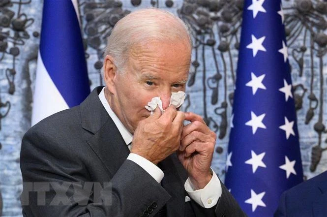 Tổng thống Mỹ Joe Biden có dấu hiệu bị sổ mũi trong chuyến thăm Israel ngày 14/7. (Ảnh: AFP/TTXVN)