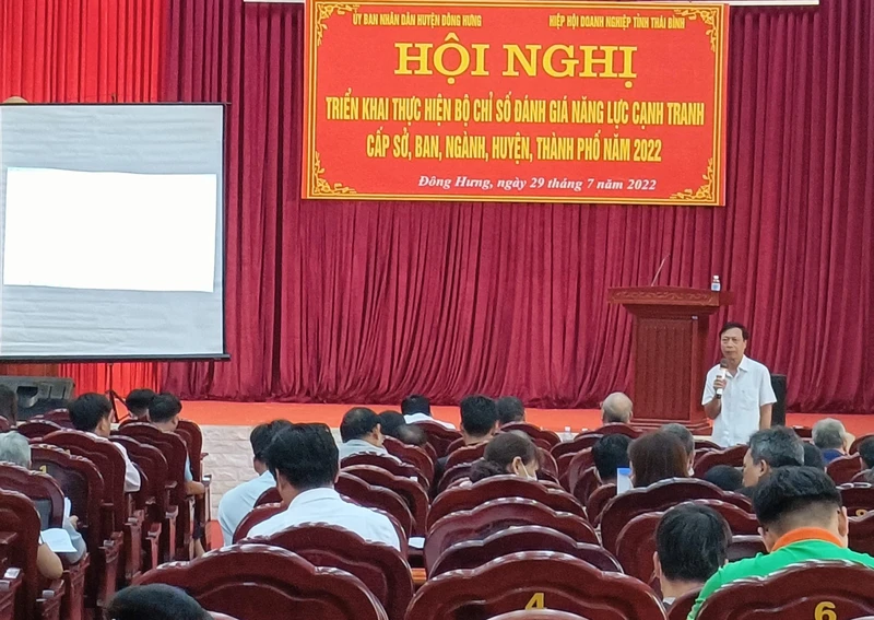 Hơn 300 doanh nghiệp huyện Đông Hưng (tỉnh Thái Bình) tham gia “chấm điểm” cơ quan công quyền sáng 29/7.