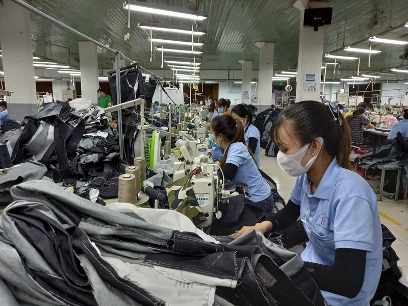 UBND tỉnh Phú Yên yêu cầu người sử dụng lao động thực hiện chi trả cho người lao động trong 2 ngày làm việc kể từ ngày nhận được kinh phí hỗ trợ của cơ quan nhà nước.