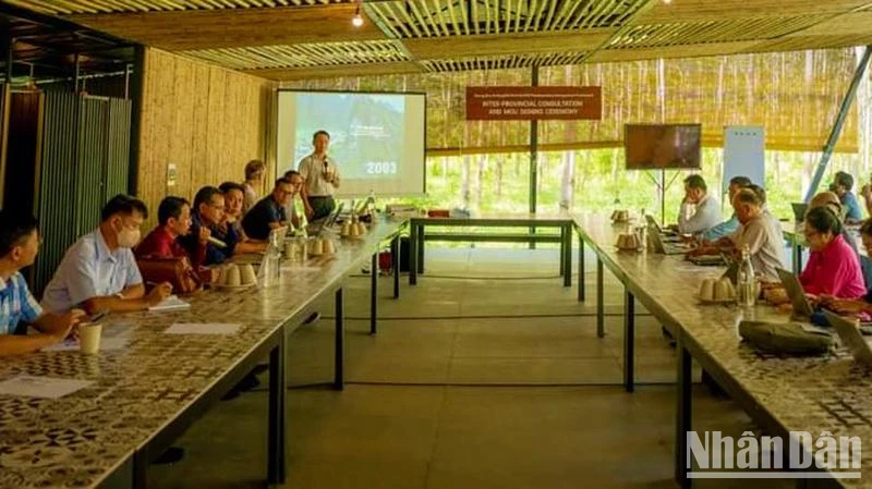 Hội thảo thúc đẩy hợp tác phát triển du lịch hang động 2 nước Việt Nam-Lào diễn ra tại Khu du lịch Blue Diamond Camp, huyện Bố Trạch (Quảng Bình).