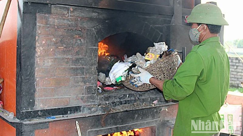 Hơn 100 lò đốt rác thải thủ công đang sử dụng tại tỉnh Thái Bình phần lớn không đáp ứng quy chuẩn hiện hành.