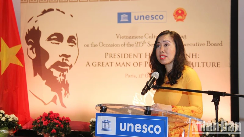 Trợ lý Bộ trưởng Ngoại giao Lê Thị Thu Hằng phát biểu tại sự kiện tôn vinh Chủ tịch Hồ Chí Minh ở Trụ sở UNESCO. 