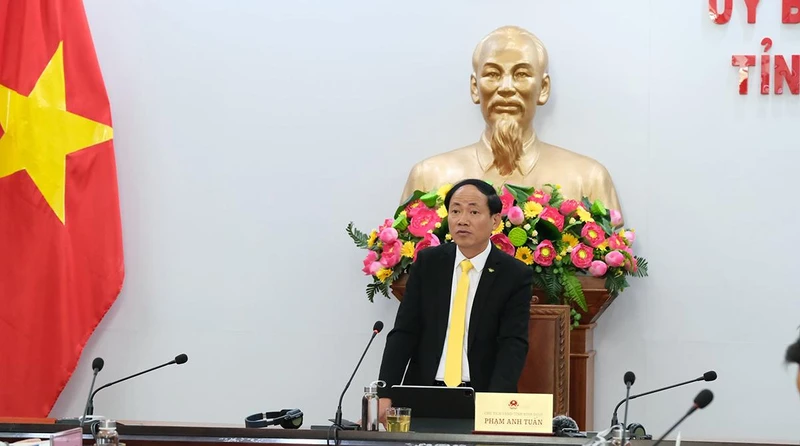 Chủ tịch Ủy ban nhân dân tỉnh Bình Định Phạm Anh Tuấn phát biểu ý kiến tại hội nghị.