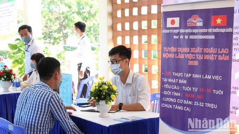 Trung tâm Dịch vụ việc làm Đà Nẵng đẩy mạnh hoạt động tư vấn, giới thiệu việc làm, đào tạo nghề với nhiều hình thức đa dạng.