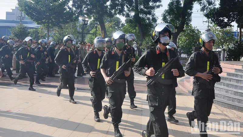 Lực lượng Cơ động, Công an Tiền Giang xuất quân tấn công, trấn áp tội phạm.