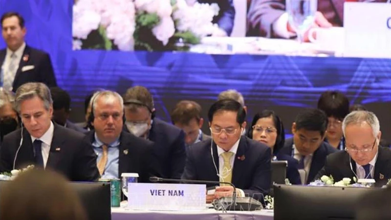 Bộ trưởng Ngoại giao Bùi Thanh Sơn tại Hội nghị Bộ trưởng APEC lần thứ 33. (Ảnh: TTXVN)