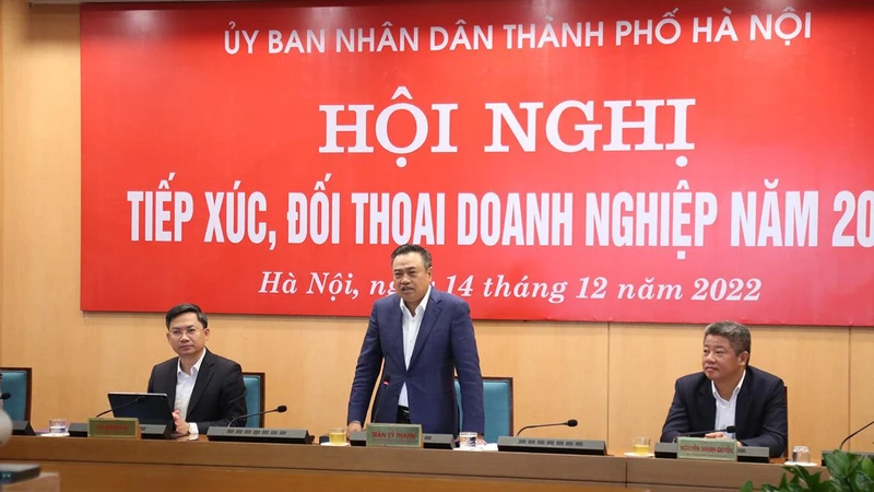 Chủ tịch Ủy ban nhân dân thành phố Hà Nội Trần Sỹ Thanh chủ trì hội nghị.