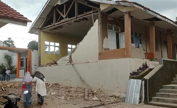 Một ngôi nhà bị hư hại sau trận động đất ở thị trấn Cianjur thuộc tỉnh Tây Java, Indonesia ngày 21/11/2022. (Ảnh: THX/TTXVN)