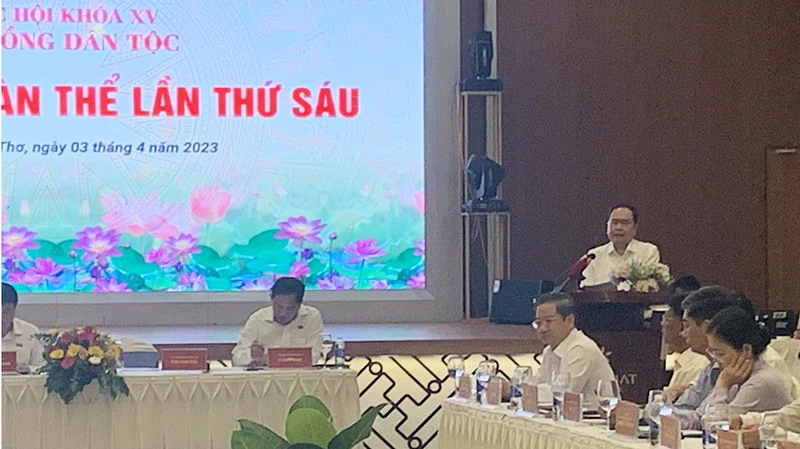 Phó Chủ tịch Thường trực Quốc hội Trần Thanh Mẫn phát biểu ý kiến tại phiên họp.