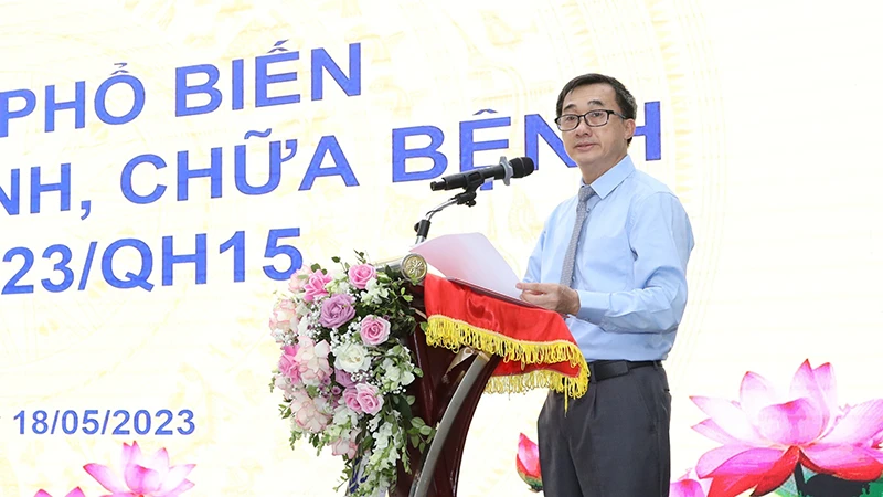 GS, TS Trần Văn Thuấn, Thứ trưởng Y tế, Phó chủ tịch Hội đồng Y khoa Quốc gia phát biểu tại hội nghị.