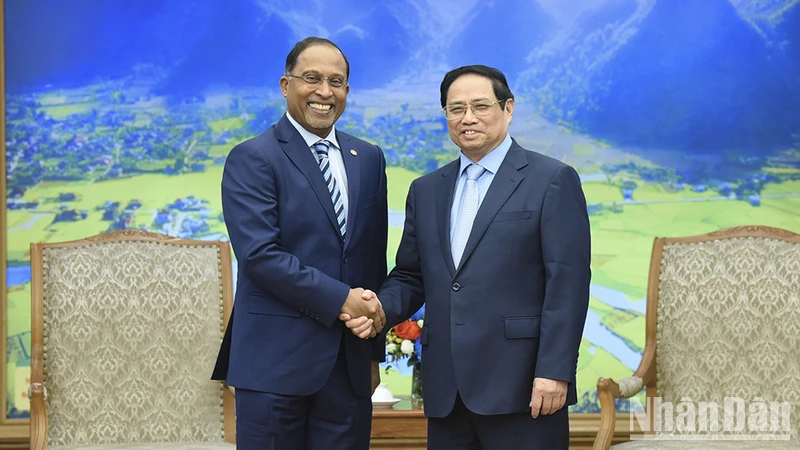 Thủ tướng Phạm Minh Chính tiếp Bộ trưởng Ngoại giao Malaysia, Thượng Nghị sĩ Zambry Abdul Kadir. (Ảnh: TRẦN HẢI)
