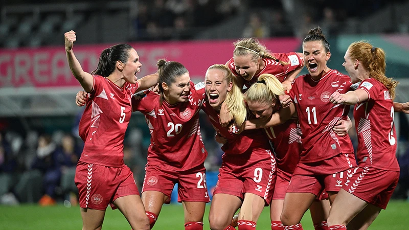 Niềm vui chiến thắng của các tuyển thủ Đan Mạch trong trận đấu gặp tuyển Trung Quốc tại vòng bảng World Cup nữ 2023, ngày 22/7. (Ảnh: THX/TTXVN)