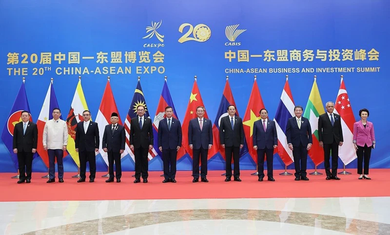 Thủ tướng Phạm Minh Chính và các Trưởng đoàn tham dự khai mạc CAEXPO và CABIS lần thứ 20.