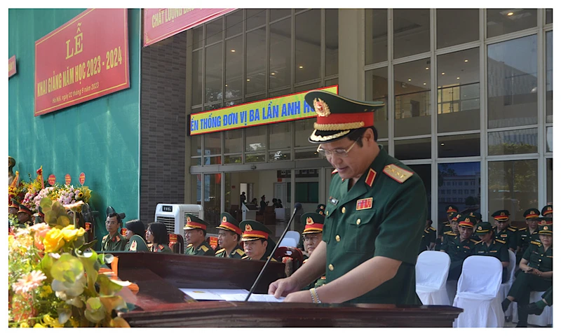 Thượng tướng Vũ Hải Sản, Ủy viên Trung ương Đảng, Thứ trưởng Quốc phòng phát biểu ý kiến tại buổi lễ.