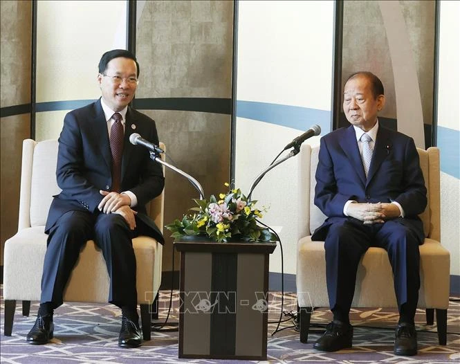 Chủ tịch nước Võ Văn Thưởng và ông Nikai Toshihiro, Chủ tịch Liên minh Nghị sĩ Hữu nghị Nhật Bản-Việt Nam. (Ảnh: TTXVN)