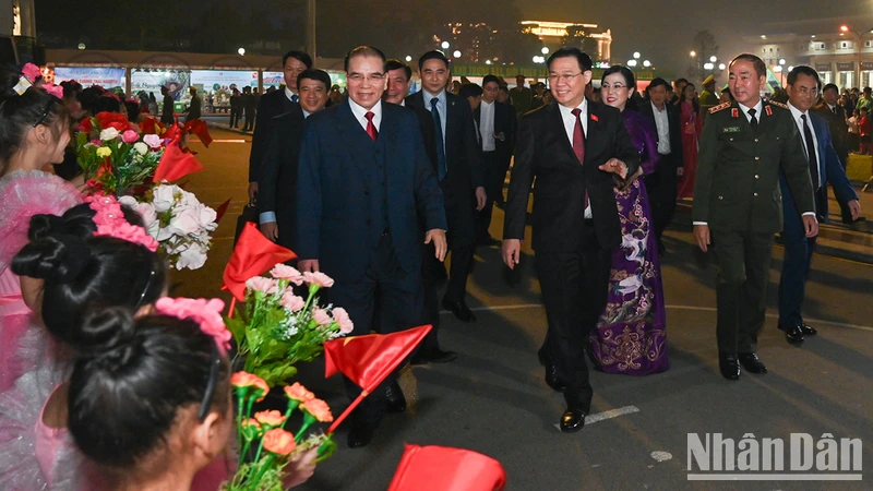 Nguyên Tổng Bí thư Nông Đức Mạnh, Chủ tịch Quốc hội Vương Đình Huệ và các đại biểu dự lễ kỷ niệm.