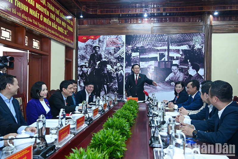 Chủ tịch Quốc hội Vương Đình Huệ phát biểu tại buổi làm việc với tỉnh Thái Nguyên và huyện Định Hóa. (Ảnh: DUY LINH)