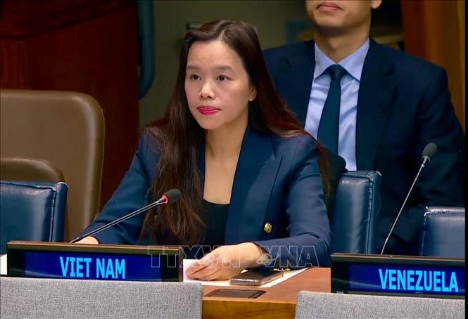 Tham tán Công sứ Lê Thị Minh Thoa, Phó Trưởng Phái đoàn Đại diện thường trực Việt Nam tại Liên hợp quốc, phát biểu tại phiên họp. Ảnh: TTXVN