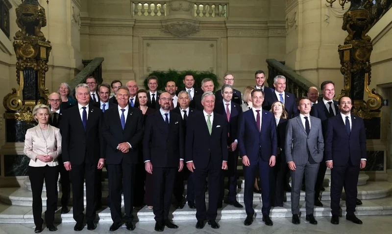 Các đại biểu chụp ảnh chung tại hội nghị thượng đỉnh của EU ở Brussels, Bỉ ngày 17/4/2024. (Ảnh: AFP/TTXVN)