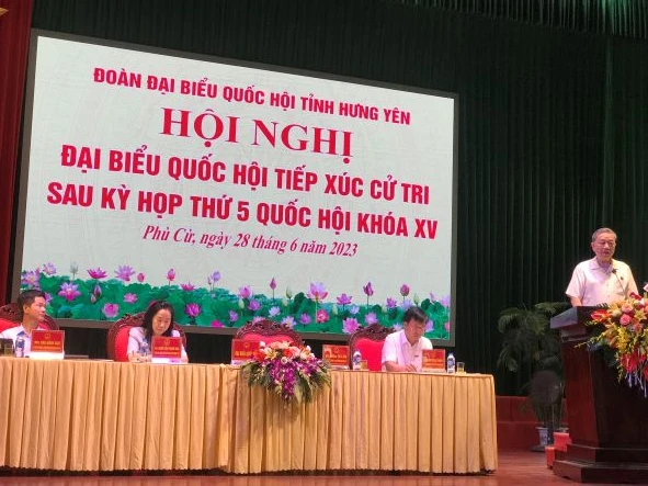 Bộ trưởng Công an Tô Lâm cùng Đoàn đại biểu Quốc hội tỉnh Hưng Yên tiếp xúc cử tri huyện Phù Cừ, tỉnh Hưng Yên.