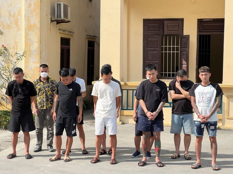 Nhóm thanh niên "bay lắc" tại cơ quan Công an thị xã Mỹ Hào, tỉnh Hưng Yên.