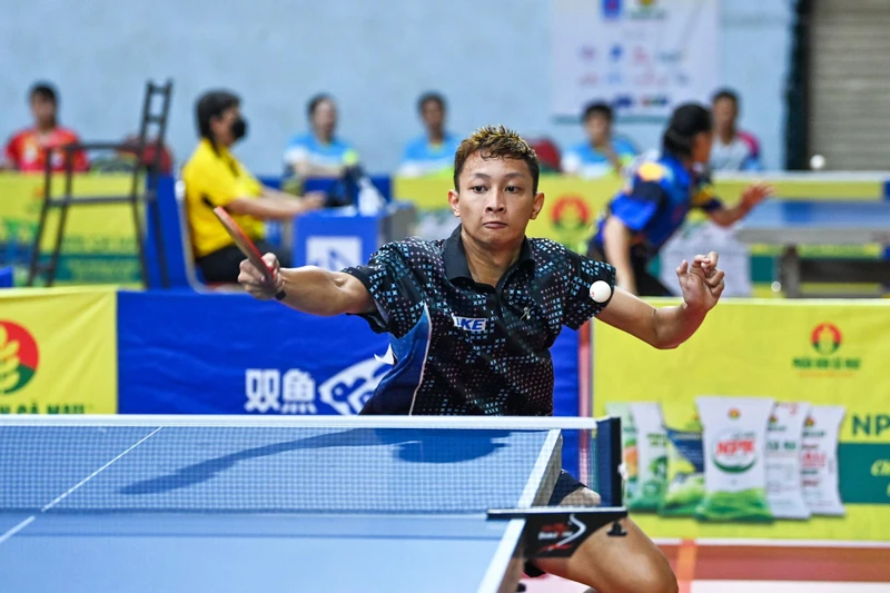 Tay vợt trẻ Đỗ Tuấn Kiệt (Hà Nội) thi đấu tại nội dung đồng đội nam.