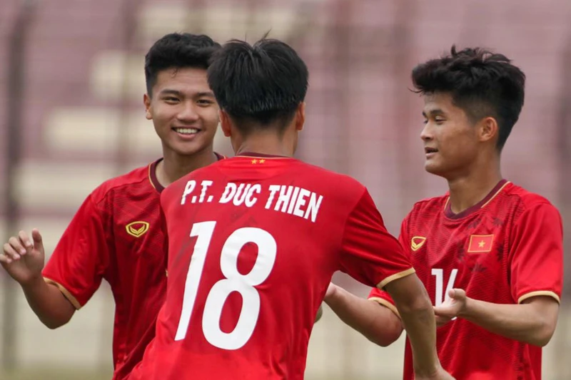 U16 Việt Nam sẽ đối đầu với U16 Thái Lan tại bán kết. (Ảnh: VFF)