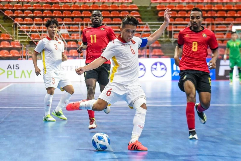 Phạm Đức Hòa lập cú đúp trong chiến thắng 3-1 của đội tuyển futsal Việt Nam trước Mozambique. 