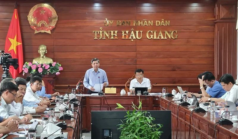 Chủ tịch Ủy ban nhân dân tỉnh Hậu Giang, Đồng Văn Thanh chỉ đạo tại hội nghị. 