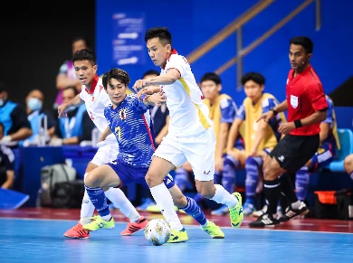 Đội tuyển futsal Việt Nam nỗ lực trước đối thủ mạnh. (Ảnh: AFC)