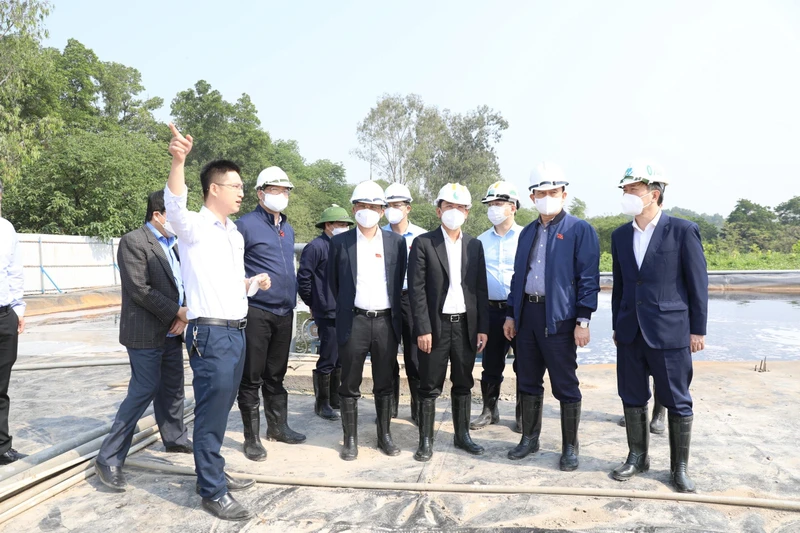 Kiểm tra, giám sát tiến độ thực hiện Dự án Khu liên hợp xử lý chất thải Sóc Sơn vào tháng 4/2022.