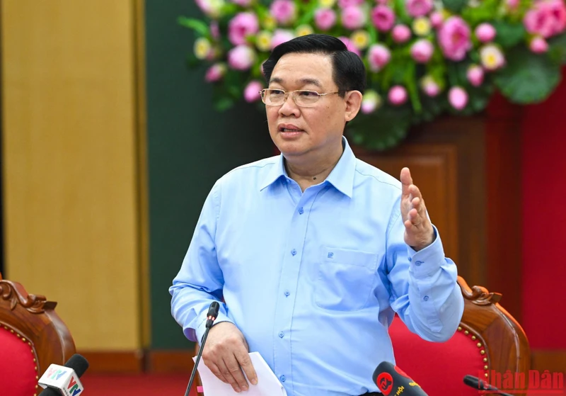Chủ tịch Quốc hội Vương Đình Huệ phát biểu kết luận buổi làm việc với Ban Thường vụ Tỉnh ủy Thái Nguyên. (Ảnh: Duy Linh)