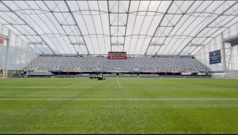 Sân vận động Forsyth Barr dùng mái che trong những ngày mưa lạnh của New Zealand. (Ảnh: VFF)